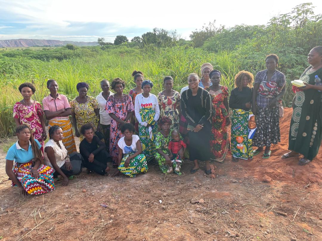 Groupe de femmes engagé avec SOFFLECO